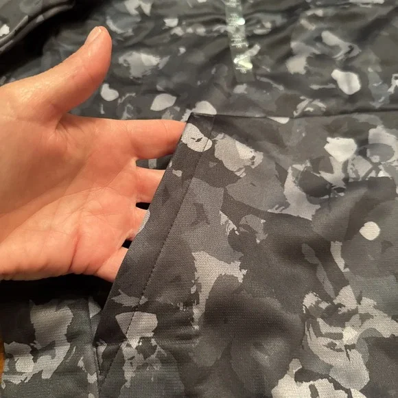 NWT Boys Under Armour Black/Grey Camo Hoodie Size L - Picture 5 of 5